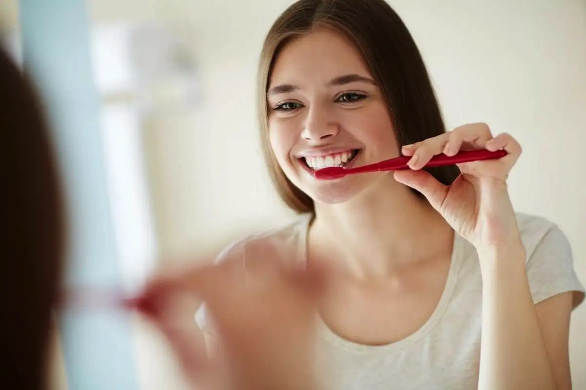 Kada prati zube – pre ili posle doručka: Stomatolog otkriva istinu koja čuva vašu gleđ