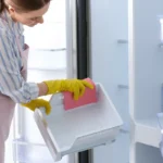 Kako očistiti žuti frižider: efikasan domaći trik koji stvarno radi