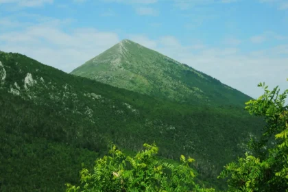 Zagonetka planine Rtanj: naučna istraživanja ili narodna verovanja — gde je istina?